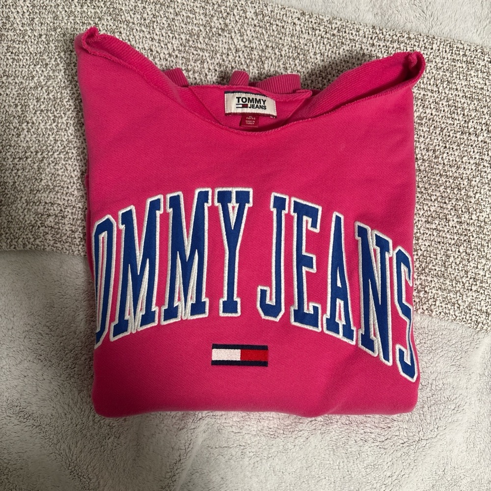 Tommy Hilfiger Fuchsia Sweatshirt with Blue Lettering